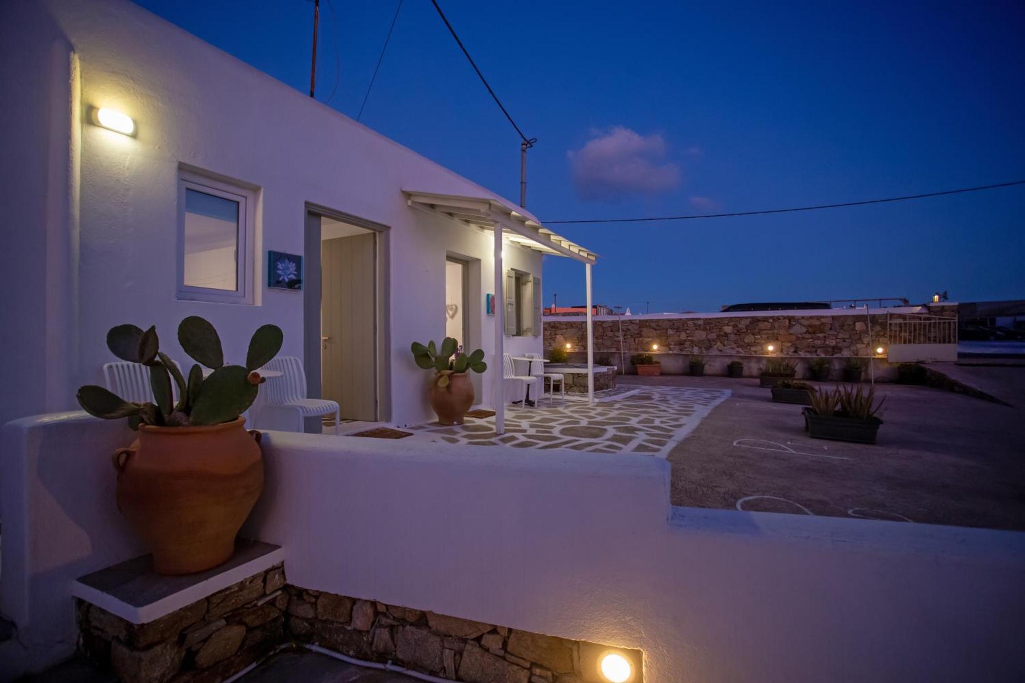 Sing And Blossom Accommodation Mykonos Town Exterior photo